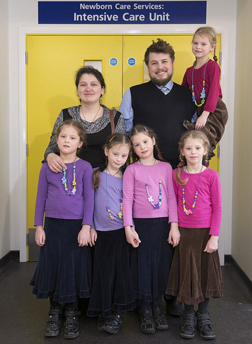 Пятеро российских близнецов благодарят английских врачей, которые их спасли 24CC775E00000578-2914804-image-a-53_1421526832810
