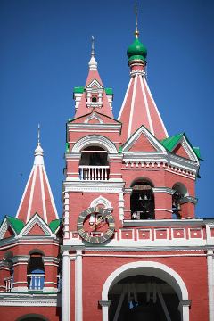 При царе Алексее Михайловиче монастырь стал Лаврой и был подчинен личной канцелярии царя. По уставу он был приравнен к Троице-Сергиеву монастырю. К Саввино-Сторожевскому монастырю было приписано 19 монастырей