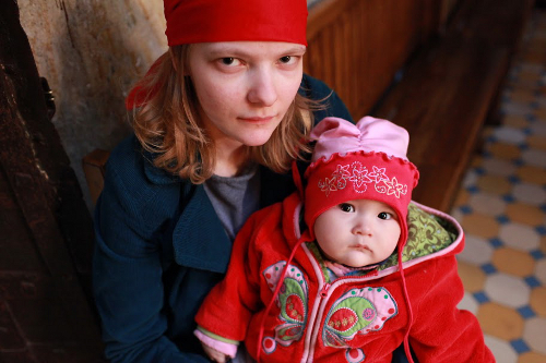 Конечно, в сердце у Маши живет обида на непутевого Евиного папашу. Она не ожидала от него такой безответственности