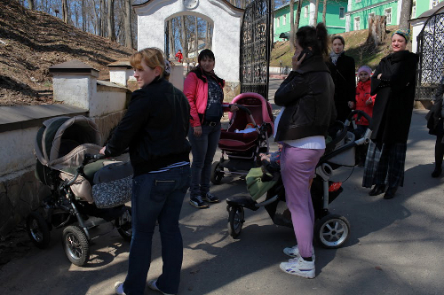 Пред вратами обители