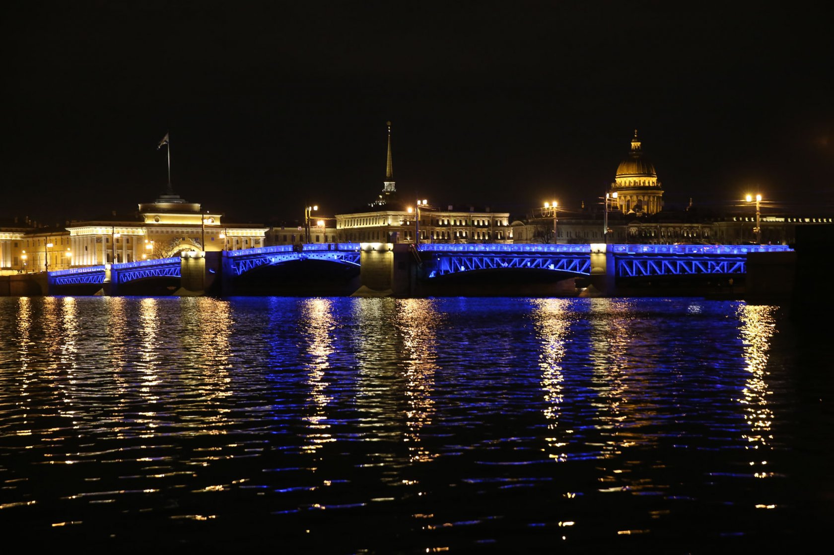 Дворцовый мост подсветят