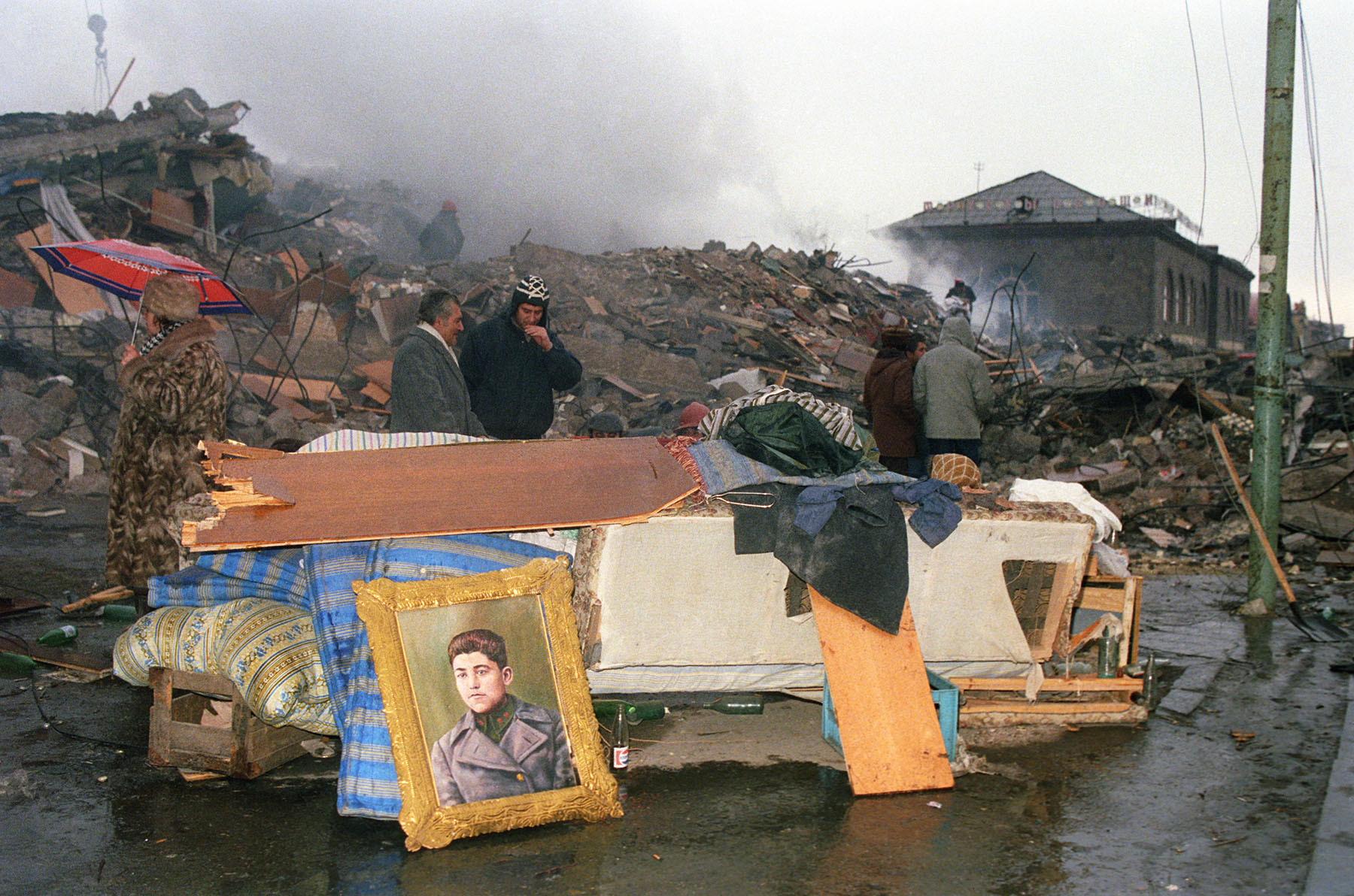 Землетрясение в 80. Спитакское землетрясение 1988. Землетрясение в Армении в 1988 город Ленинакан. Землетрясение 7 декабря 1988 Армения Ленинакан.