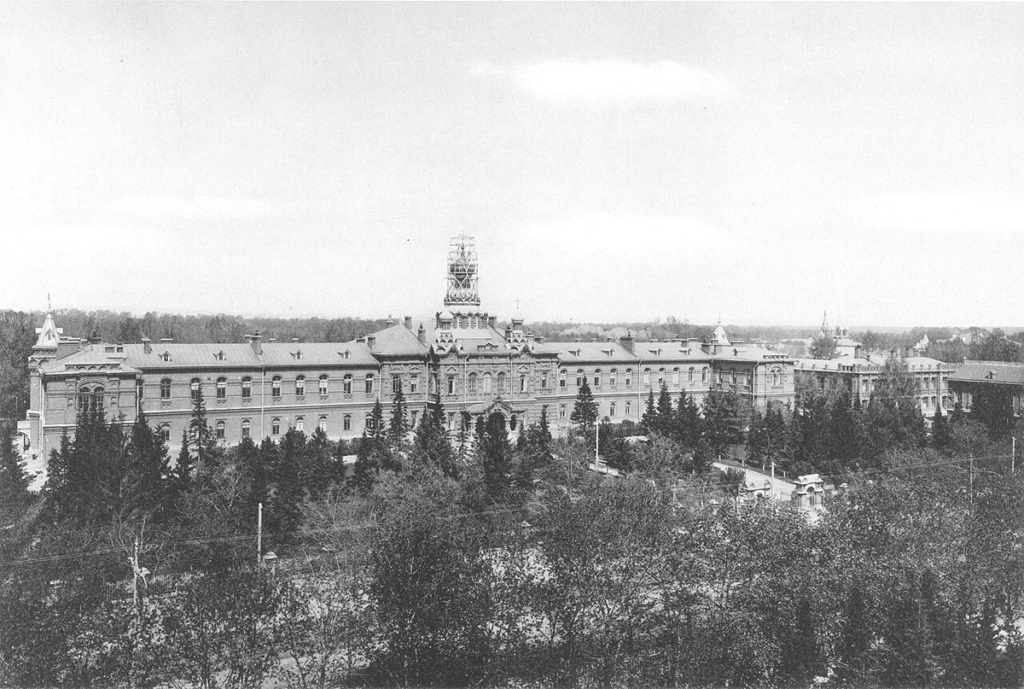 Больница имени братьев Бахрушиных. Главный корпус больницы в альбоме Московского городского управления 1913 года