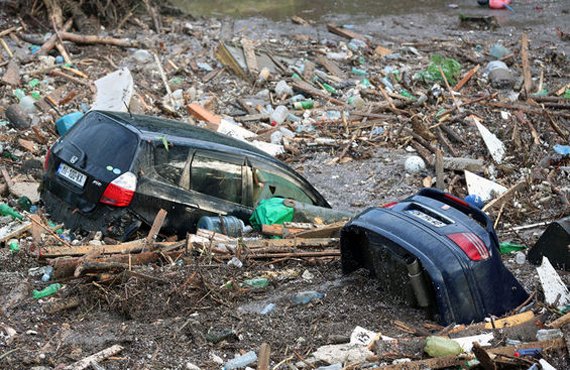 epa04798544 A handout picture provided by the Georgian Prime Minister's press office shows cars submerged in floodwaters in Tbilisi, Georgia, 14 June 2015. At least eight people have died due to severe flooding in the capital of Georgia, local media reported. Portions of the city's zoo were destroyed, allowing many animals - including six tigers, six lions and eight bears - to break free of their enclosures and roam the streets of Tbilisi. Police have shot dead several animals over safety concerns, with six wolves killed at a children's hospital, according to broadcaster Rustavi 2.  EPA/BESO GULASHVILI/GEORGIAN PRIME MINISTER'S PRESS SERVICE/HANDOUT  HANDOUT EDITORIAL USE ONLY/NO SALES