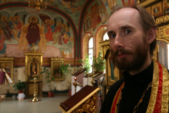Клирик храма Живоначальной Троицы при НИИ СП им. Н.В. Склифасовского Секачёв Василий, иерей. Фото о.А.Радкевича. 07.04.2010