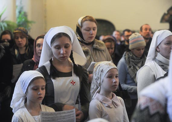 Литургия, епископа Пантелеимона (Шатова) с сослужащими, для сотрудников, добровольцев и подопечных Православной службы Милосердие в Марфо-Мариинской обители сестёр милосердия 06.03.2016. Фото: Павел Смертин.