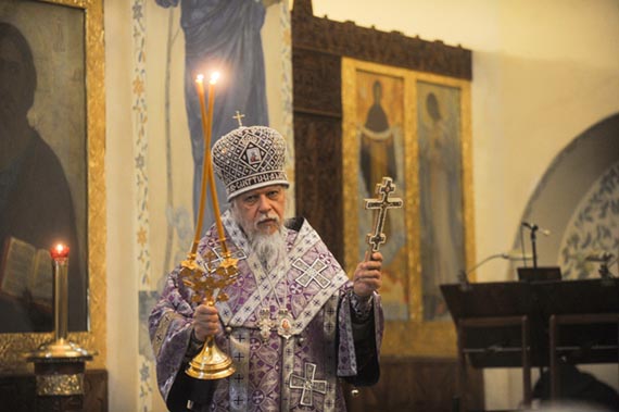 Литургия, епископа Пантелеимона (Шатова) с сослужащими, для сотрудников, добровольцев и подопечных Православной службы Милосердие в Марфо-Мариинской обители сестёр милосердия 06.03.2016. Фото: Павел Смертин.