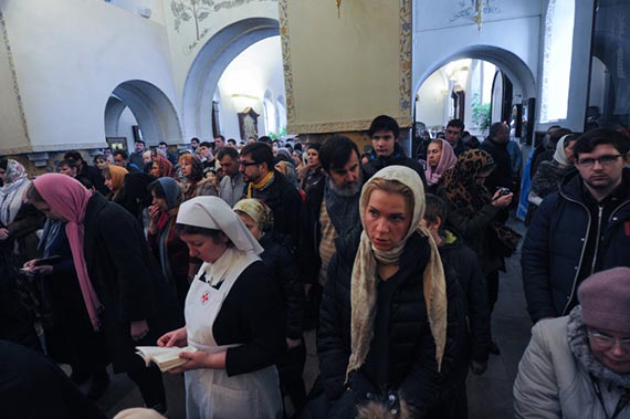 Литургия, епископа Пантелеимона (Шатова) с сослужащими, для сотрудников, добровольцев и подопечных Православной службы Милосердие в Марфо-Мариинской обители сестёр милосердия 06.03.2016. Фото: Павел Смертин.
