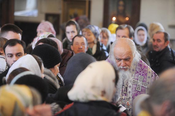 Литургия, епископа Пантелеимона (Шатова) с сослужащими, для сотрудников, добровольцев и подопечных Православной службы Милосердие в Марфо-Мариинской обители сестёр милосердия 06.03.2016. Фото: Павел Смертин.