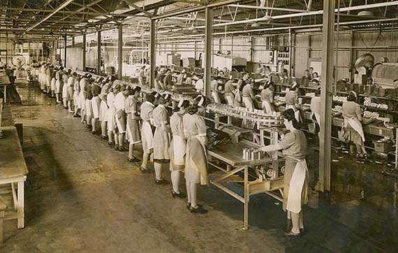 Women_working_in_a_cannery