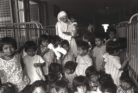 01 Jan 1976 --- Mother Teresa --- Image by © JP Laffont/Sygma/CORBIS