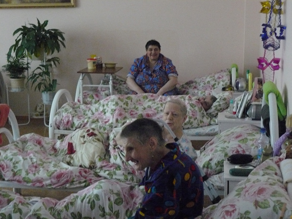 Рождественские поздравления в ПНИ №5 (пос.Филимонки Московской обл.). Фото Натальи Бондуровской. 08.01.2013