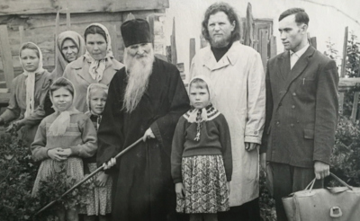 Старец с чадами