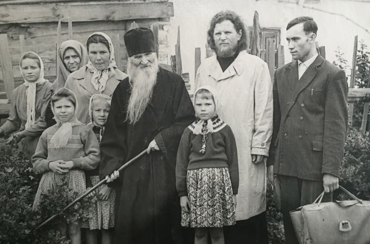 Старец с чадами