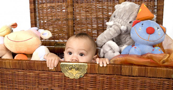 baby_child_toy_chest_stuffed_teddybears