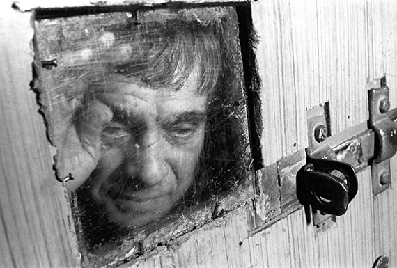 Krasnodar territory. USSR. A drunk man during a rehabilitation at a rural detoxification centre. (Photo ITAR-TASS/ Vladimir Velengurin) Краснодарский край. Сельский вытрезвитель. На снимке: пьяный мужчина. Фото Владимира Веленгурина /Фотохроника ТАСС/