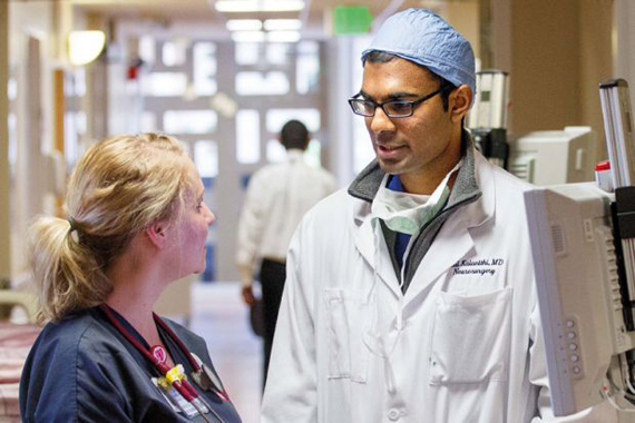 nurse-speaks-with-doctor-stanford-university-hospital-and-clinics-1