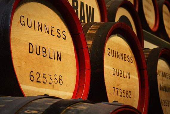 pivo-ginness-i-guinness-storehouse-v-dubline-beer-ireland
