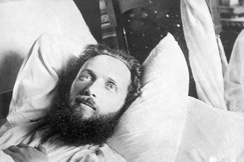 Священномученик Василий Надеждин в кровати