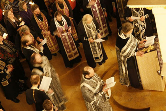 Соборное чтение молитвы священниками