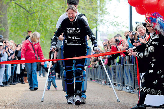 https://www.miloserdie.ru/wp-content/uploads/2017/03/rewalk-robotics-claire-lomas-finish-line-london-marathon-2012-1.jpg?x41640