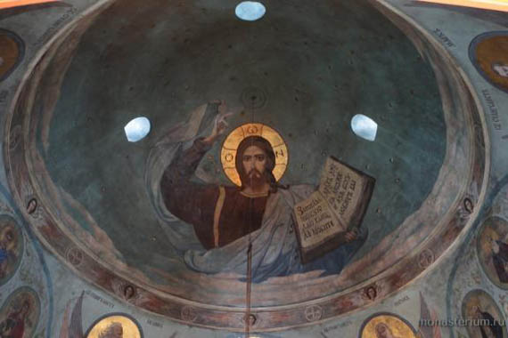 Спас Вседержитель. Фреска под куполом храма в Ракитном, выполненная арх. Зиноном (Теодором)