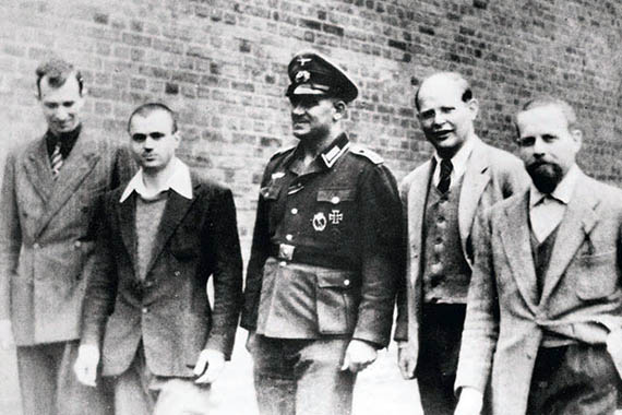 Дитрих Бонхёффер с итальянскими заключёнными