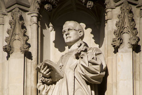 Статуя Д. Бонхеффера у собора Вестминстерского аббатства