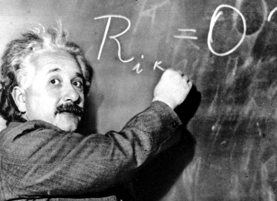 Леворукий Альберт Эйнштейн. Правда, переученный, поэтому на фото он лихо пишет правой - ну гений же