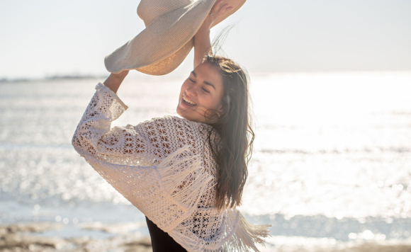 Девушка на берегу моря