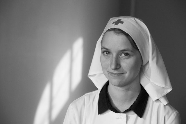 Медсестра Катя Довгаль, черное-бело фото
