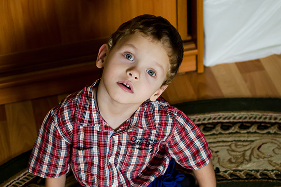 Портрет мальчика с инвалидностью