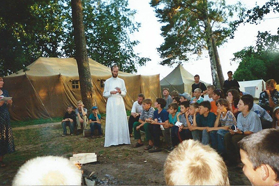Отец Василий в детском лагере