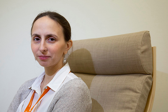 Портрет Оксаны Поповой, руководителя программы перинатальной паллиативной помощи