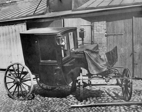 Личная карета Иоанна Кронштадтского, подаренная батюшке его поклонниками. Кронштадт, 1898 год. Фото с сайта: mir.zavantag.com