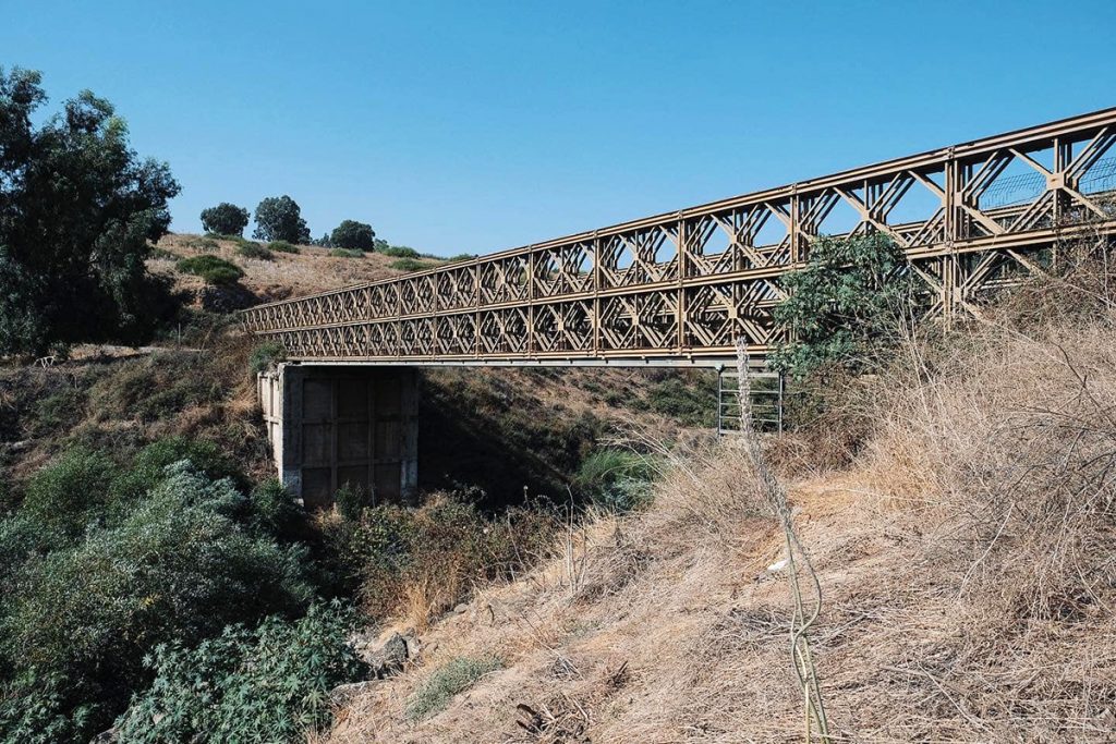 «Мост дочерей Иакова» через реку Иордан. Территория вокруг моста известна с древности. Переправа в этом месте, называемая «брод Иакова», служила частью древнейшего местного маршрута Via Maris