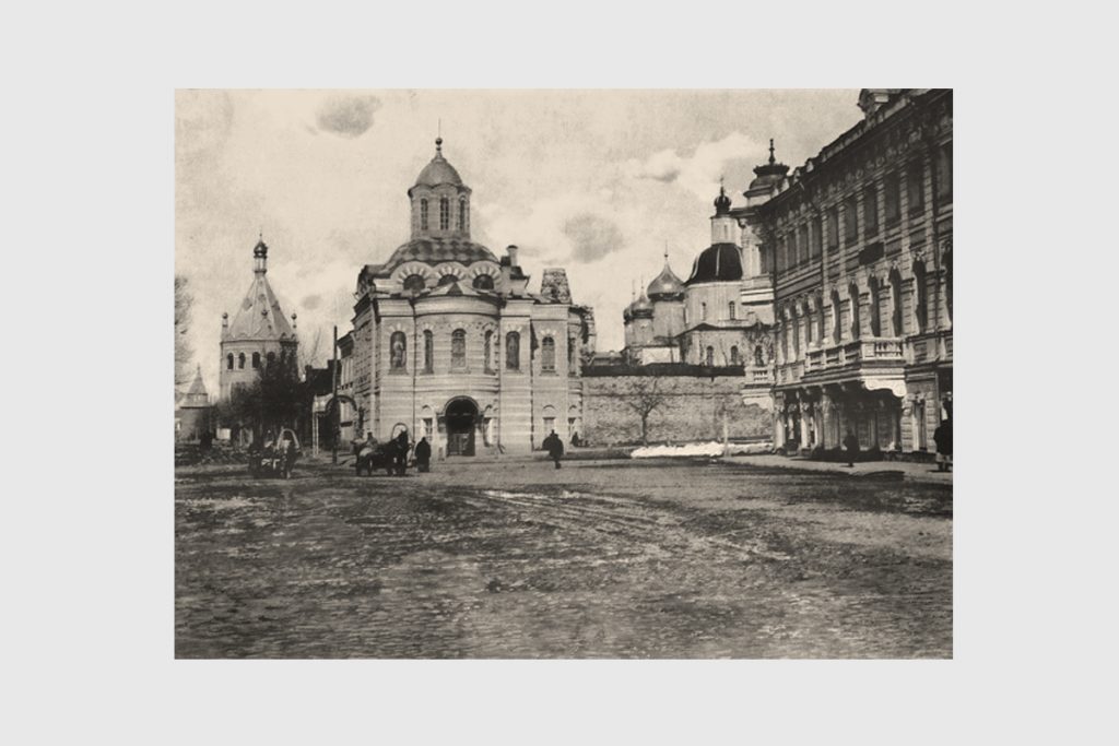 Богоявленский монастырь, недалеко от которого на Старо-Троицкой улице родился В.Ф. Чижов. Фотография 1910 -х годов