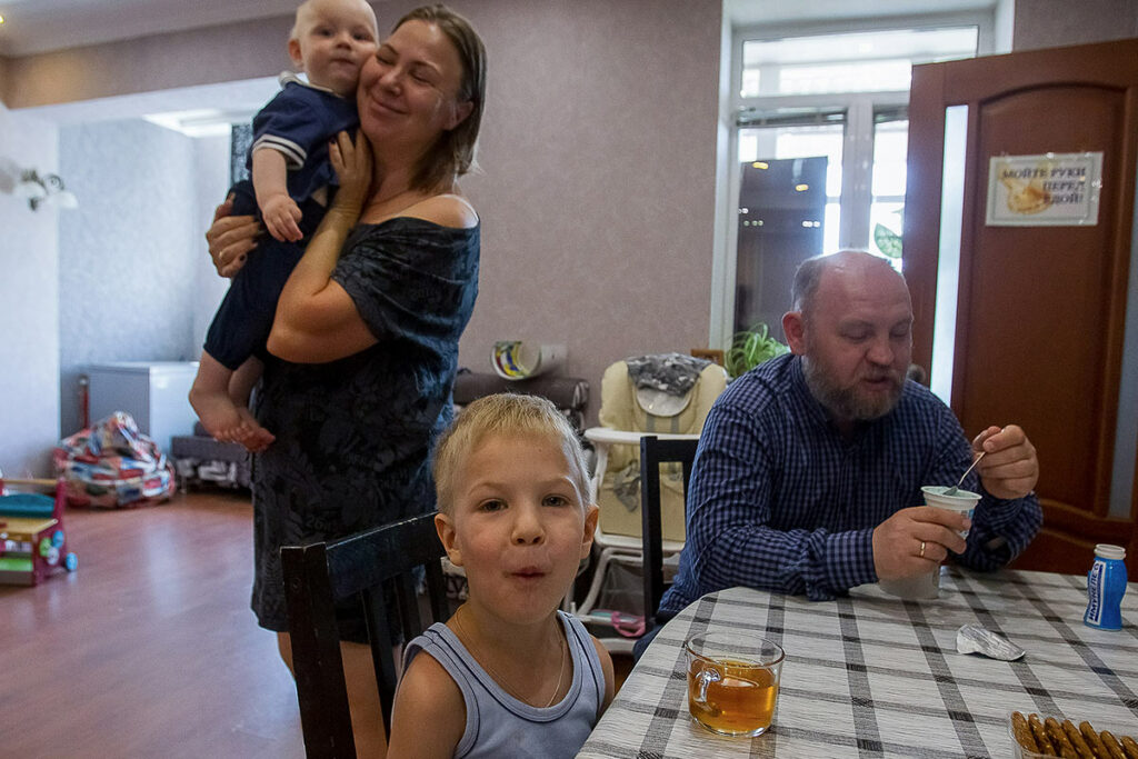 Андрей Якунин с семьей