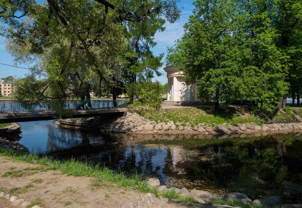 Лопухинский сад в Санкт-Петербурге