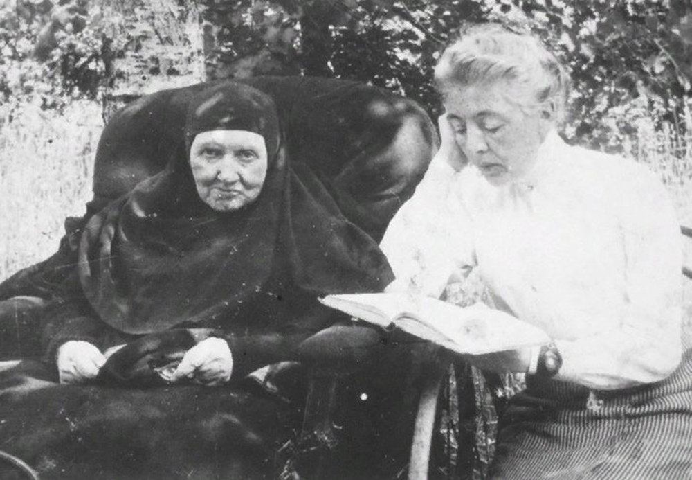 Матушка Магдалина с племянницей