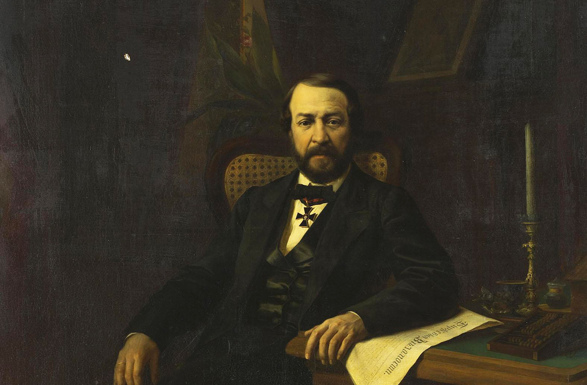 Благотворитель 9 букв. Петр иванович кузнецов красноярск. Сердечко руками. Благотворительность фон. Благотворительность.