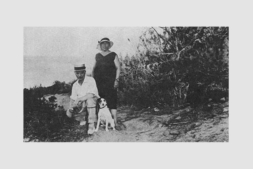 Саша Черный с женой Марией и псом Микки