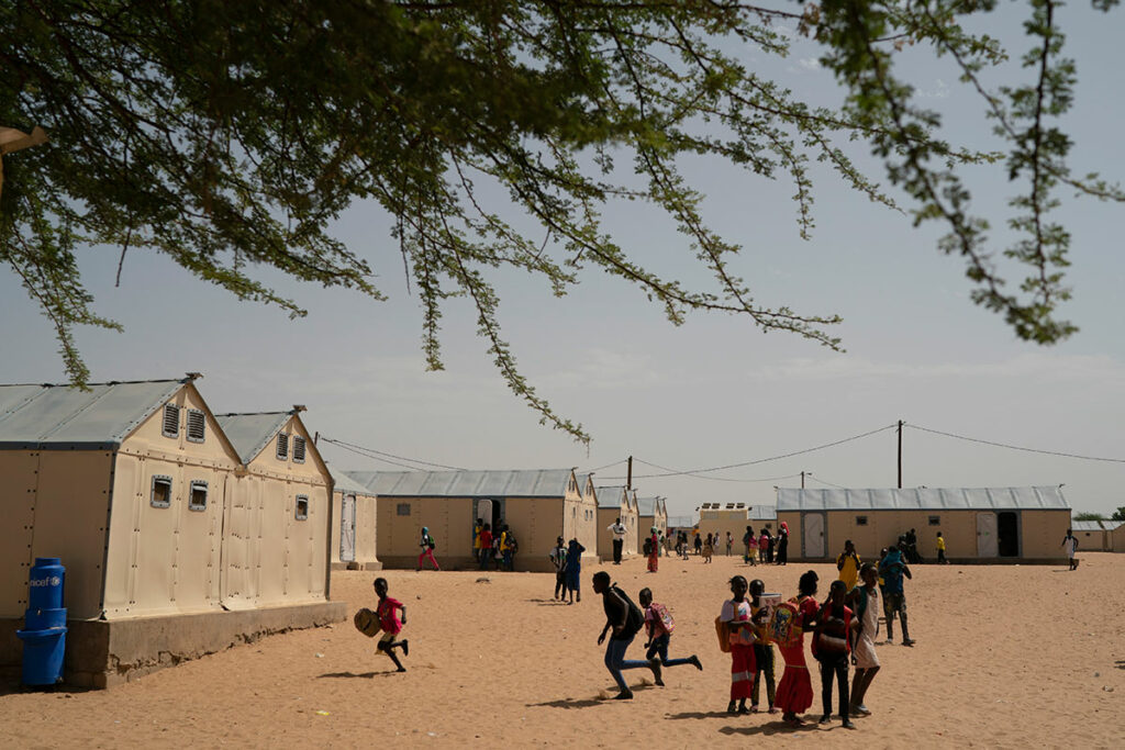 Дети играют в футбол. Сенегал, Сент-Луис