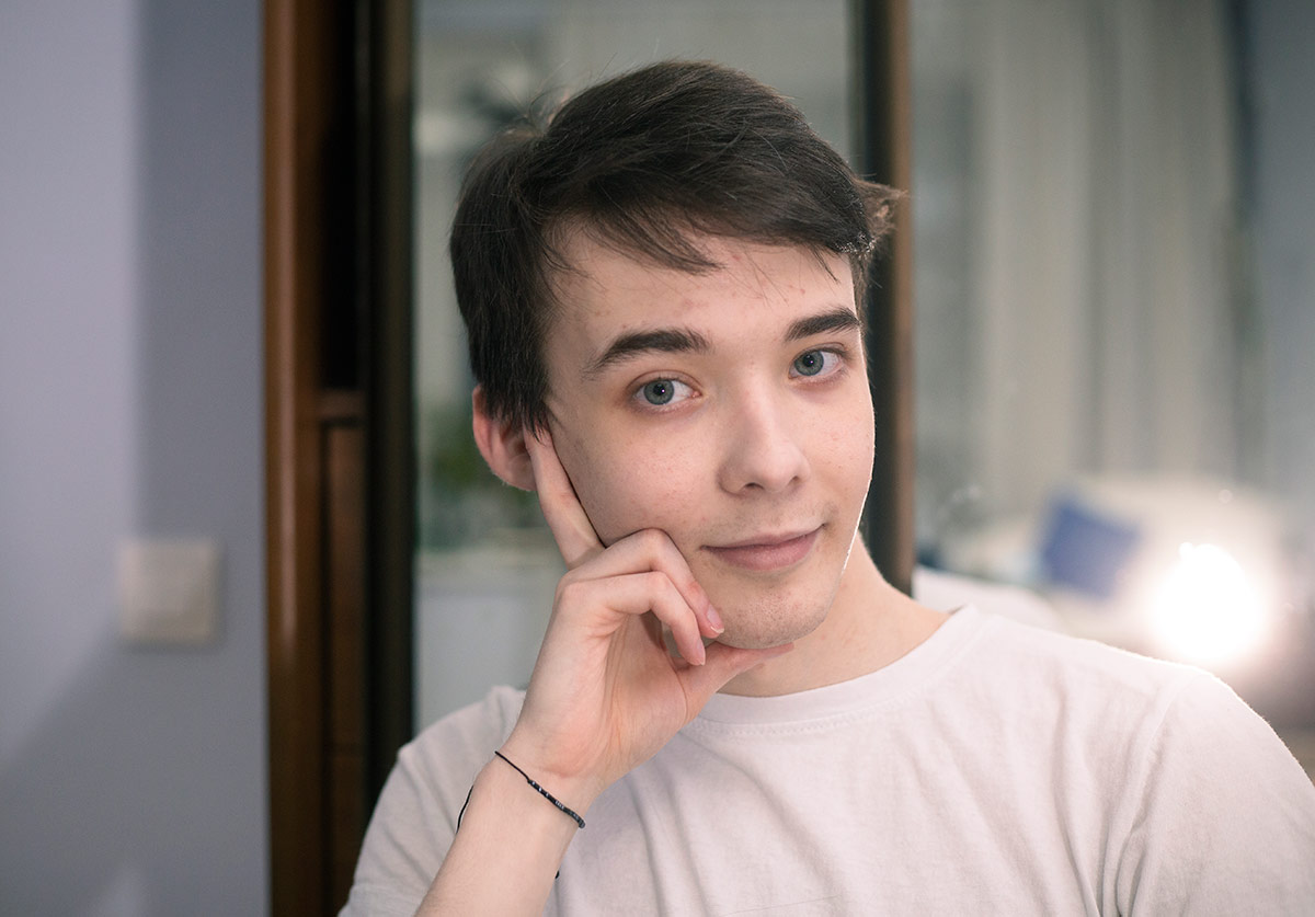 Перила прогнулись. Влад упал с девятого этажа - Милосердие.ru