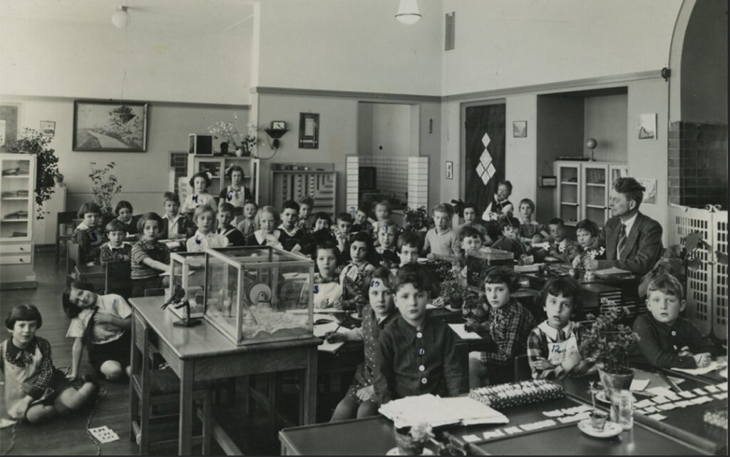 Класс Анны Франк (она в центре), школа Монтессори в Амстердаме, 1936 год