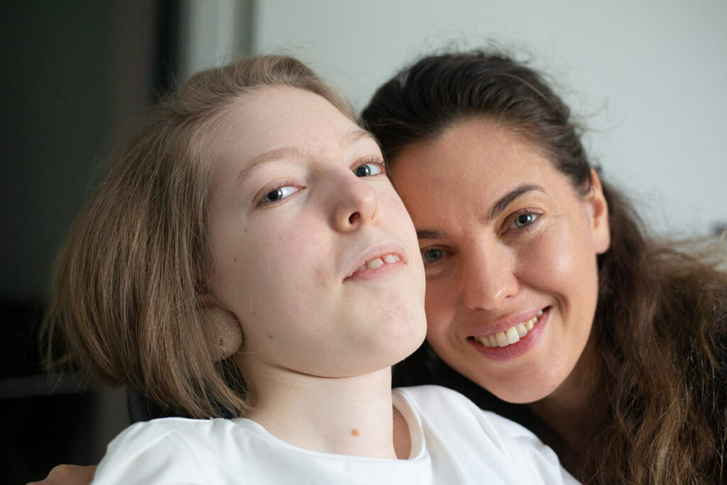 Портрет девушки с мамой