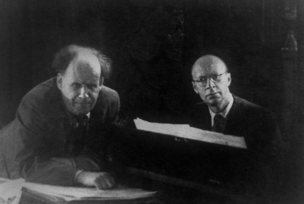 Кинорежиссер Сергей Михайлович Эйзенштейн (слева) и композитор Сергей Сергеевич Прокофьев, 1937 год
