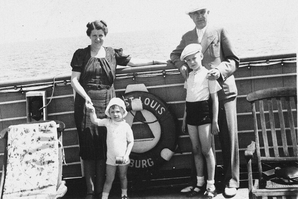 Семья Храплевских на палубе «Сент-Луиса»