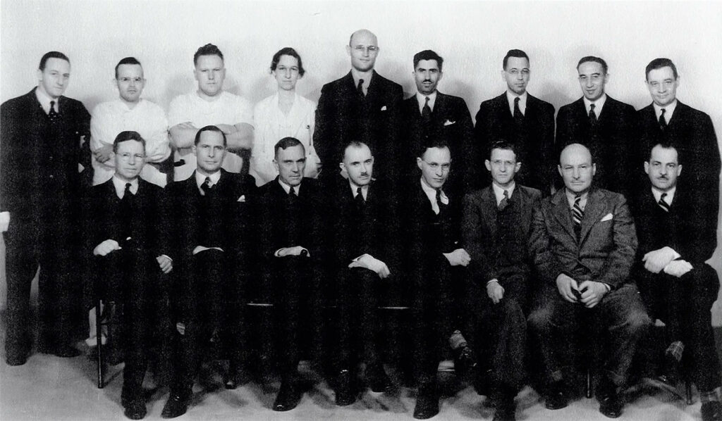 Вирджиния Апгар с сотрудниками отделения анестезии Медицинской школы университета Висконсина, первая программа резидентуры по анестезии в стране, 1937 г. 