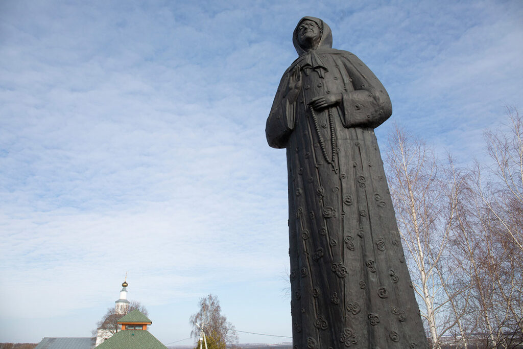 Памятник блаженной Матроне Московской-Себинской в селе Себино